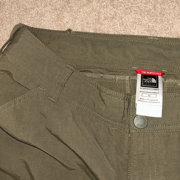 The North Face Women's Convertible Hiking Pants. - Picture 6 of 6